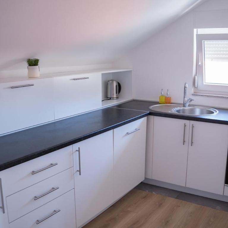 Stunning City View Balcony, Walk to Old Bridge - Apartment with View and Balcony - 7