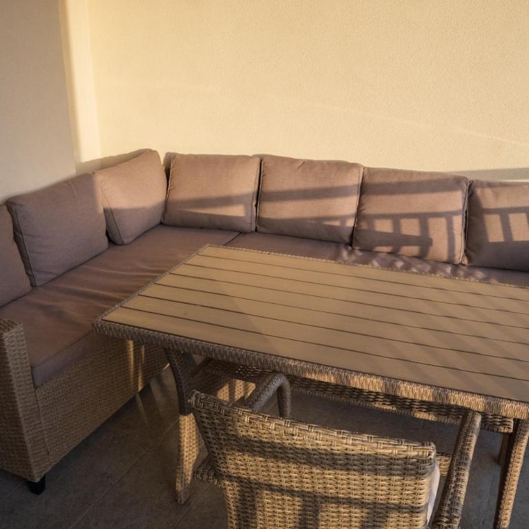 Stunning City View Balcony, Walk to Old Bridge - Apartment with View and Balcony - 11