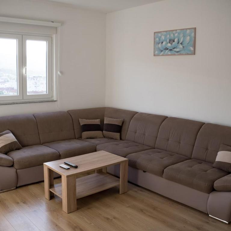 Stunning City View Balcony, Walk to Old Bridge - Apartment with View and Balcony - 12