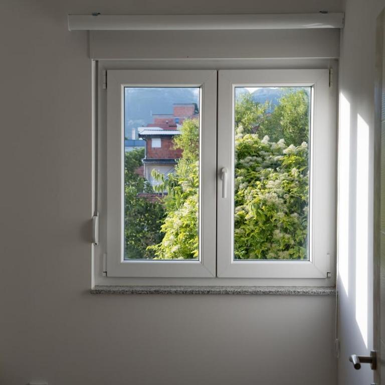 Stunning City View Balcony, Walk to Old Bridge - Apartment with View and Balcony - 15
