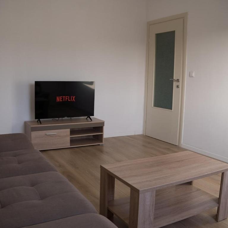 Stunning City View Balcony, Walk to Old Bridge - Apartment with View and Balcony - 18