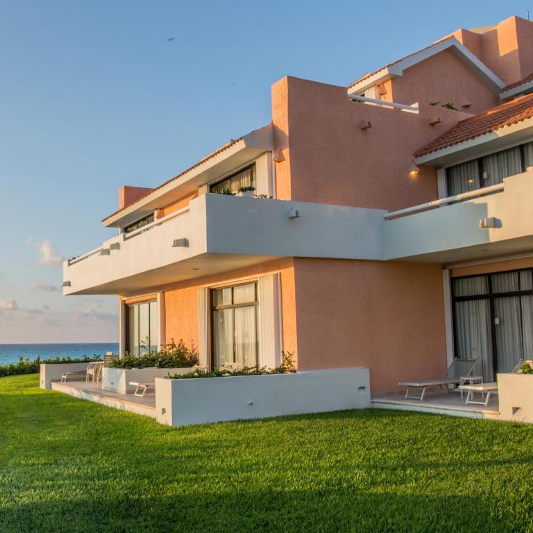 Wyndham Grand Cancun All Inclusive Resort & Villas - Three-Bedroom Deluxe Villa with Two King Beds and Two Double Beds - Non-Smoking - 2