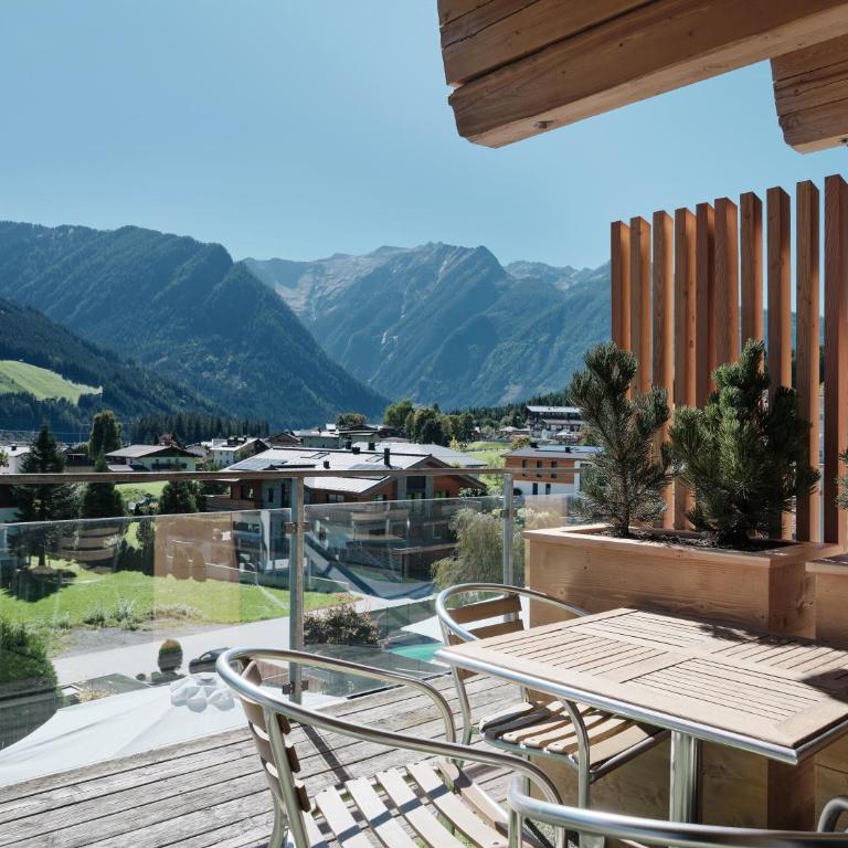 Hotel Garni Pinzgau, Relax & Lifestyle - Familienzimmer mit Terrasse - 4