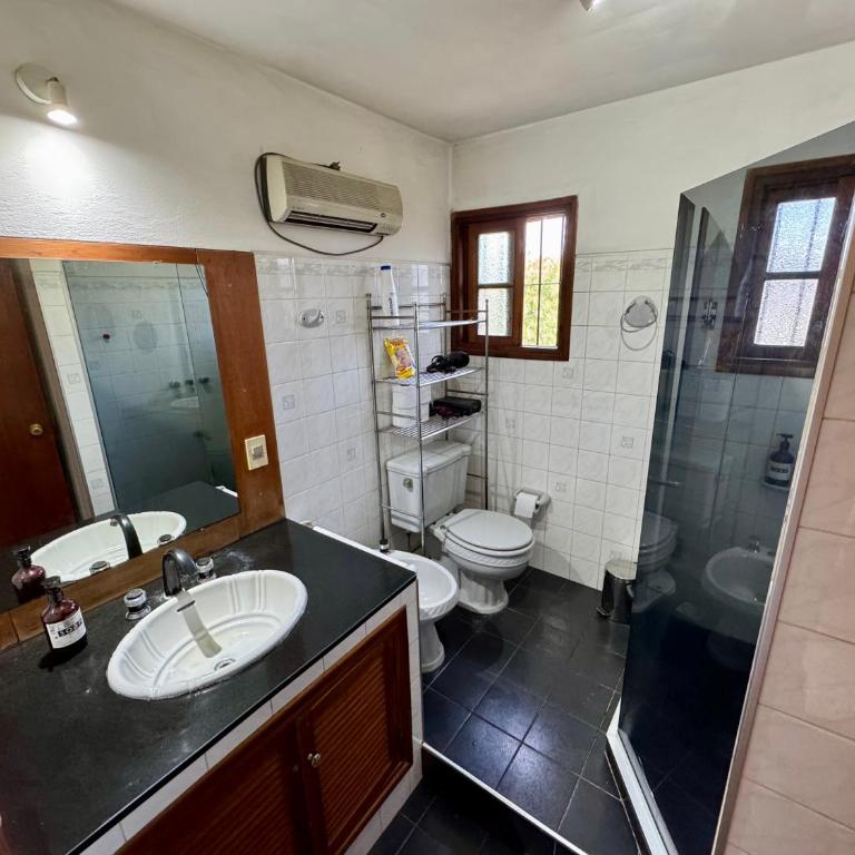 Hermosa Casa familiar de 2 pisos con patio amplio - Casa de 3 dormitorios - 18