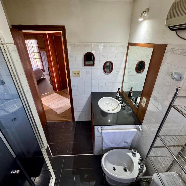 Hermosa Casa familiar de 2 pisos con patio amplio - Casa de 3 dormitorios - 19