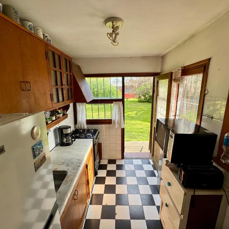 Hermosa Casa familiar de 2 pisos con patio amplio - Casa de 3 dormitorios - 6