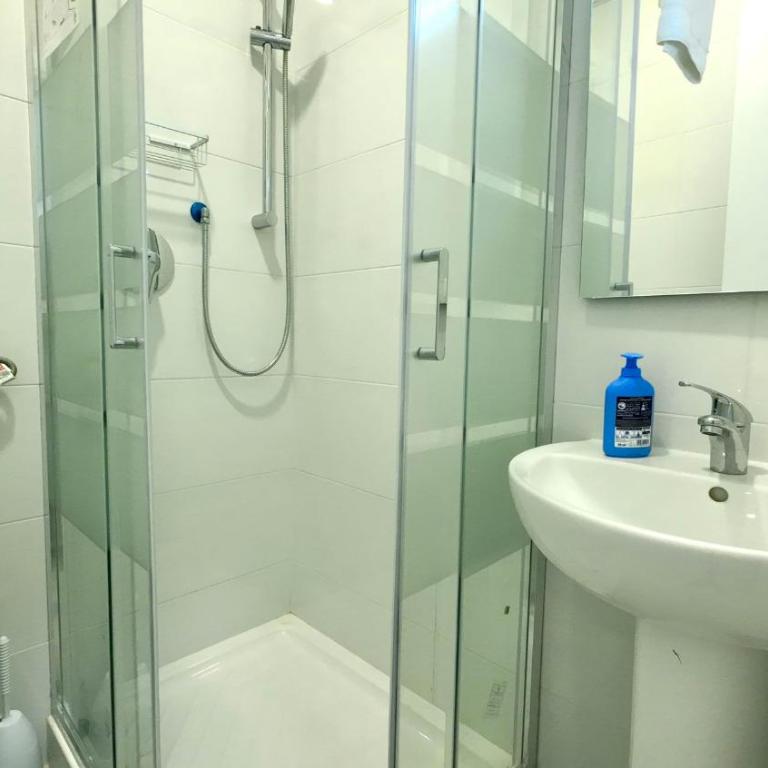Cosmo Terzo GuestHouse Roma - Camera Matrimoniale con Bagno Privato - 11