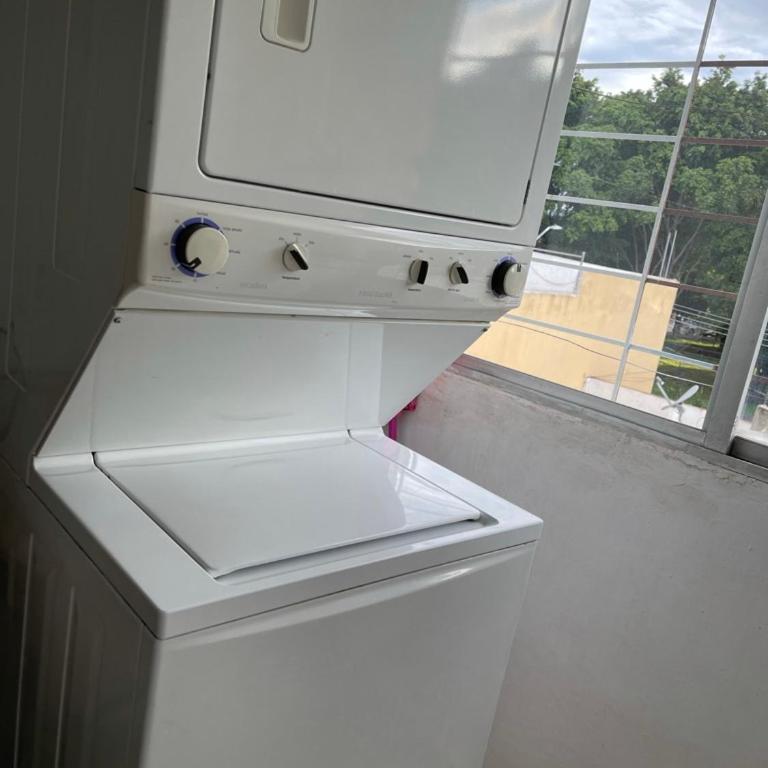 Departamento cerca Hospital Arboledas y Plaza del Sol - Three-Bedroom Apartment - 9