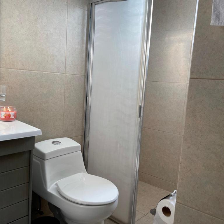 Departamento cerca Hospital Arboledas y Plaza del Sol - Three-Bedroom Apartment - 11