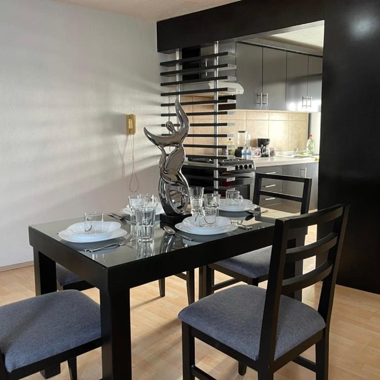 Departamento cerca Hospital Arboledas y Plaza del Sol - Three-Bedroom Apartment - 20