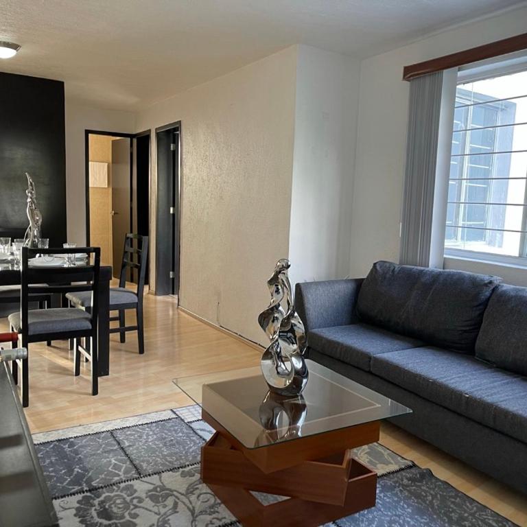 Departamento cerca Hospital Arboledas y Plaza del Sol - Three-Bedroom Apartment - 25