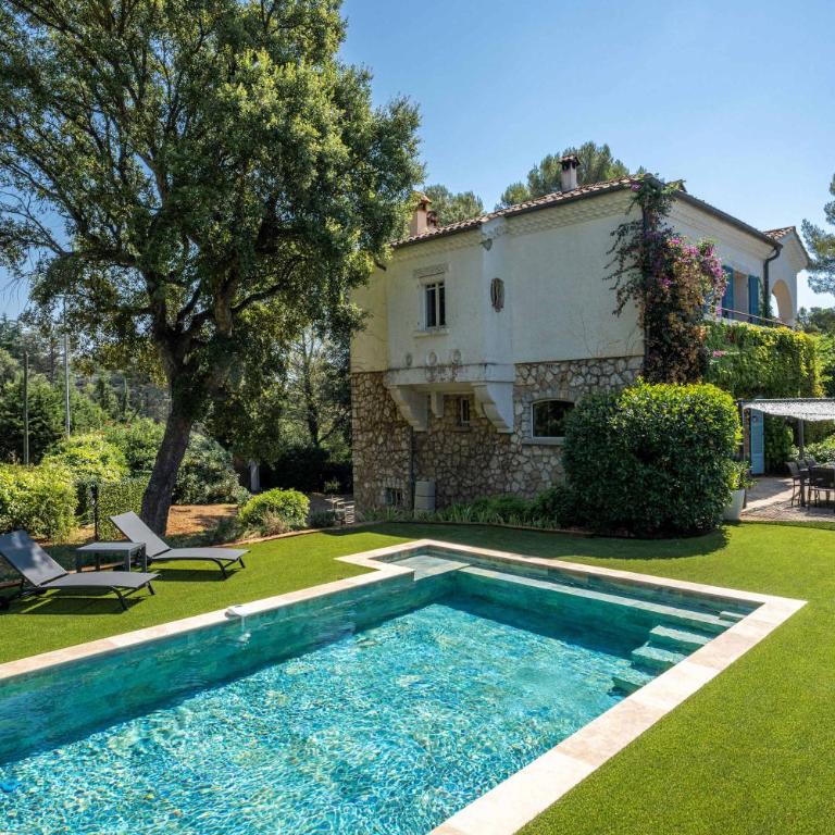 Maison de Charme au Cœur d'un Écrin de Verdure - Villa - 1
