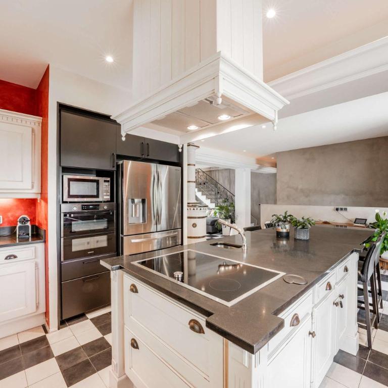 Maison de Charme au Cœur d'un Écrin de Verdure - Villa - 7