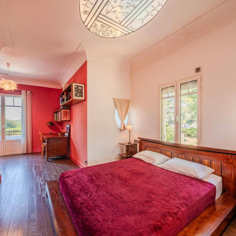 Maison de Charme au Cœur d'un Écrin de Verdure - Villa - 10