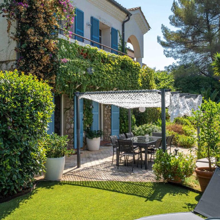 Maison de Charme au Cœur d'un Écrin de Verdure - Villa - 30