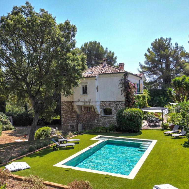 Maison de Charme au Cœur d'un Écrin de Verdure - Villa - 35