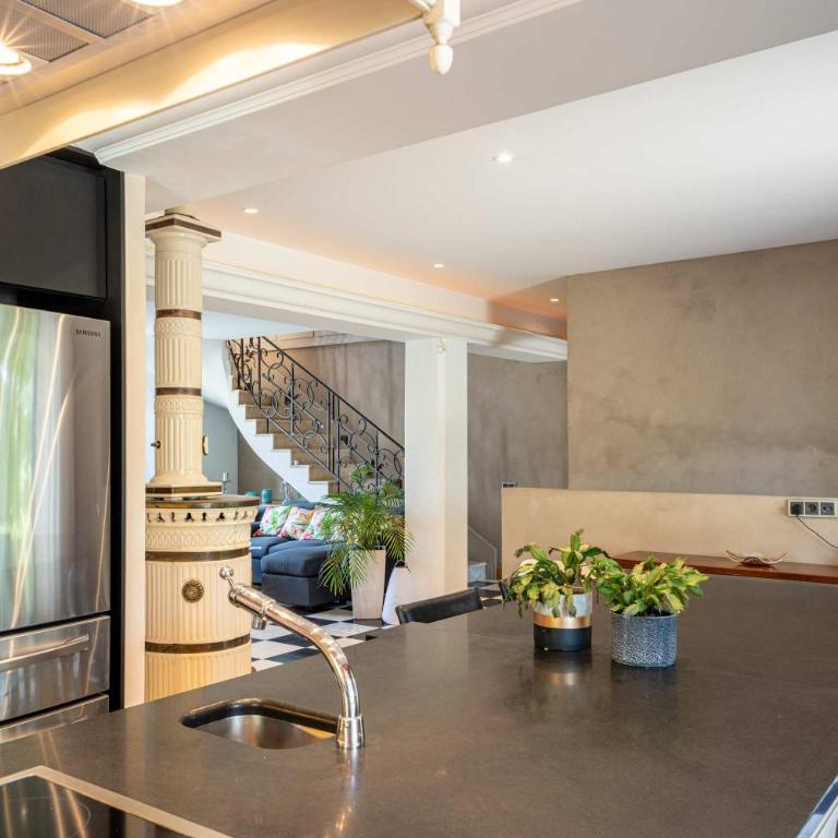 Maison de Charme au Cœur d'un Écrin de Verdure - Villa - 42