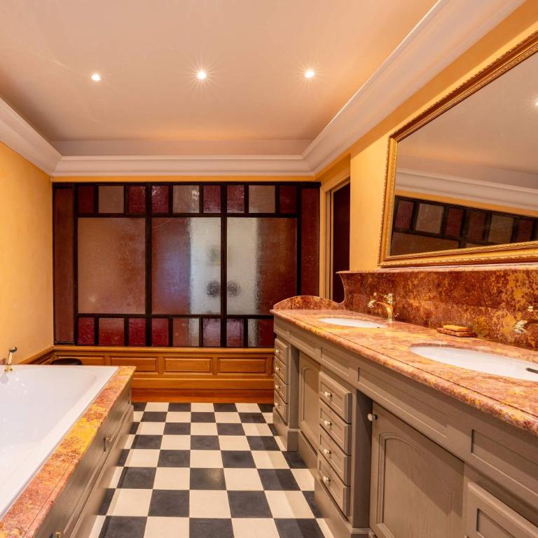 Maison de Charme au Cœur d'un Écrin de Verdure - Villa - 51