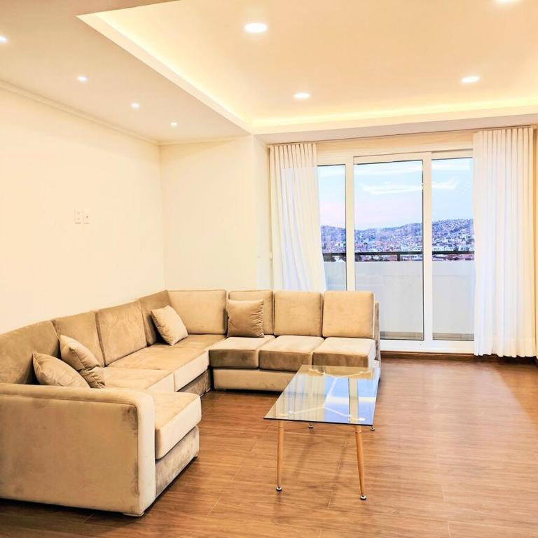Fantastico, con balcones y bellas vistas - Two-Bedroom Apartment with Balcony - 1