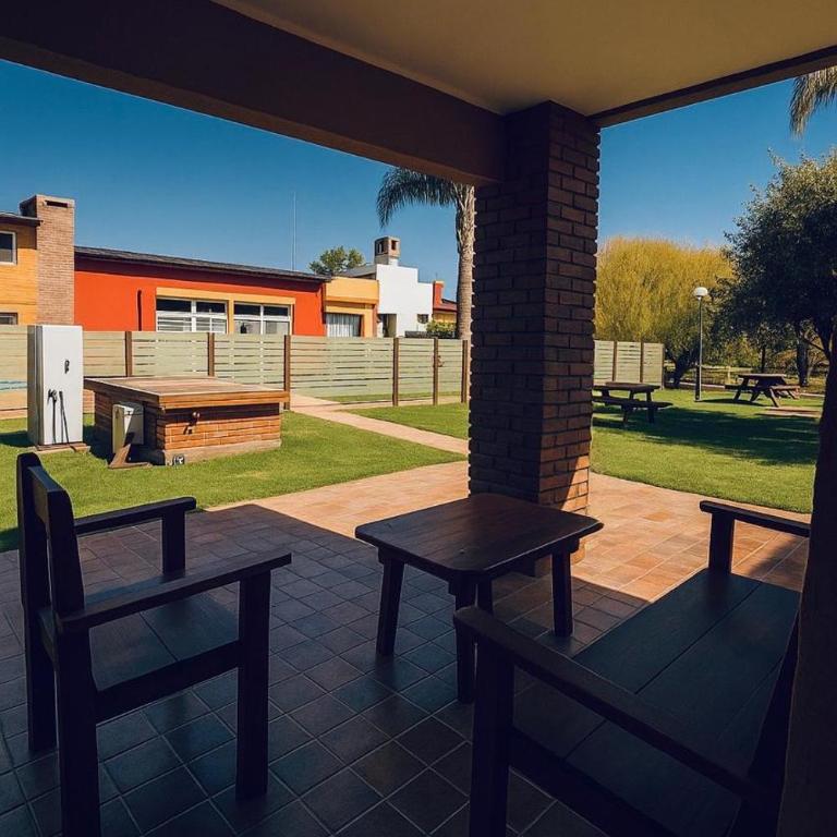 Departamento familiar con pileta y cochera en Miramar - One-Bedroom Apartment with Garden - 4