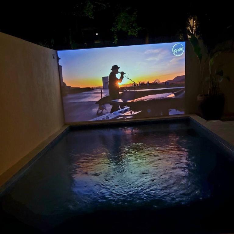 Tropical retreat: Scooters, Hot Tub, Pool, Projector - Apartment - 3