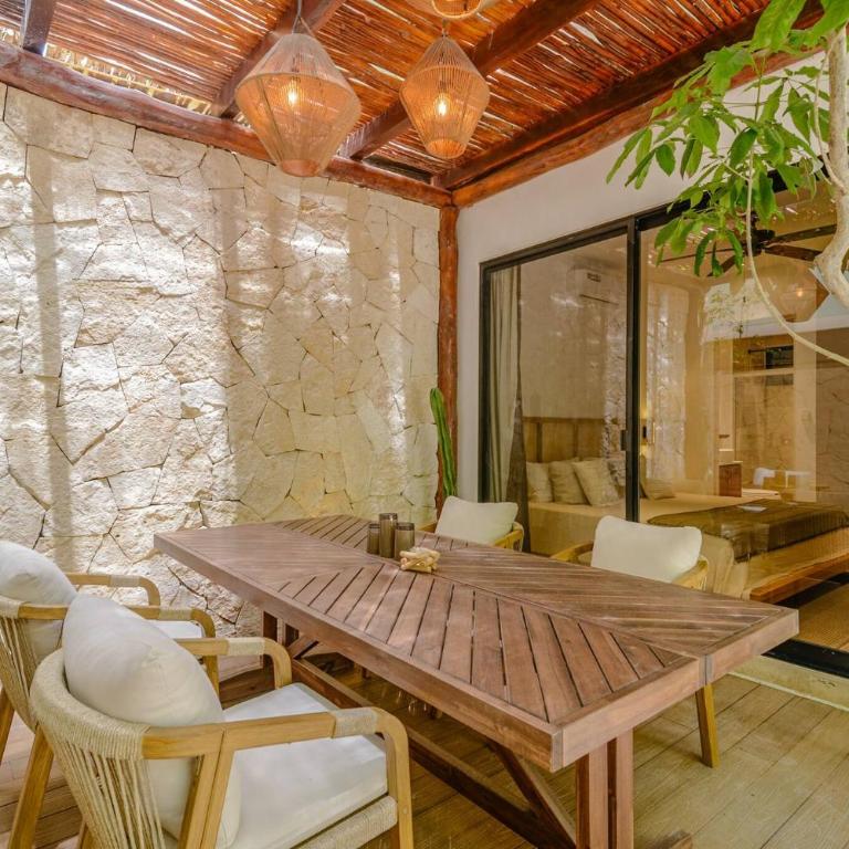 Tropical retreat: Scooters, Hot Tub, Pool, Projector - Apartment - 6