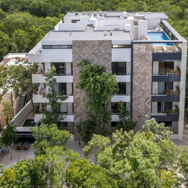 Tropical retreat: Scooters, Hot Tub, Pool, Projector - Apartment - 16