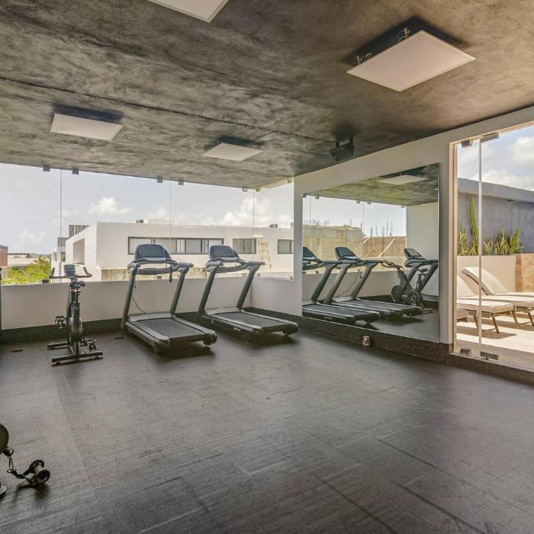 Tropical retreat: Scooters, Hot Tub, Pool, Projector - Apartment - 19