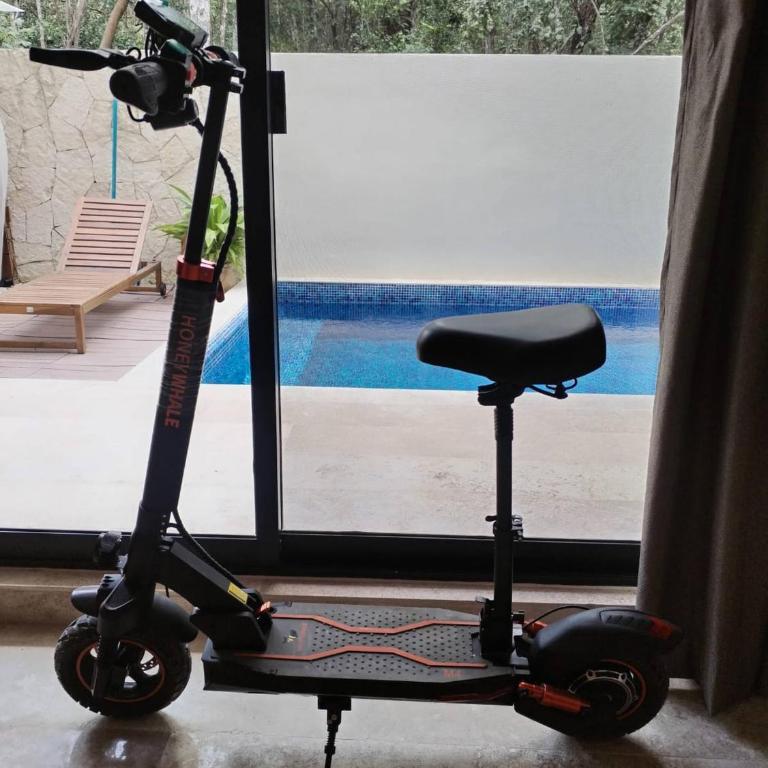 Tropical retreat: Scooters, Hot Tub, Pool, Projector - Apartment - 23