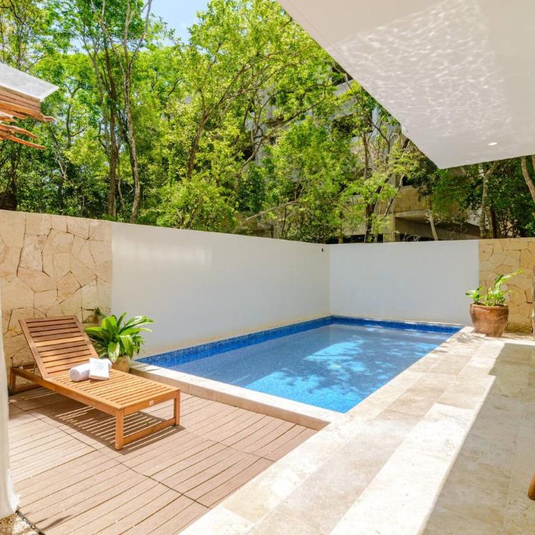 Tropical retreat: Scooters, Hot Tub, Pool, Projector - Apartment - 25