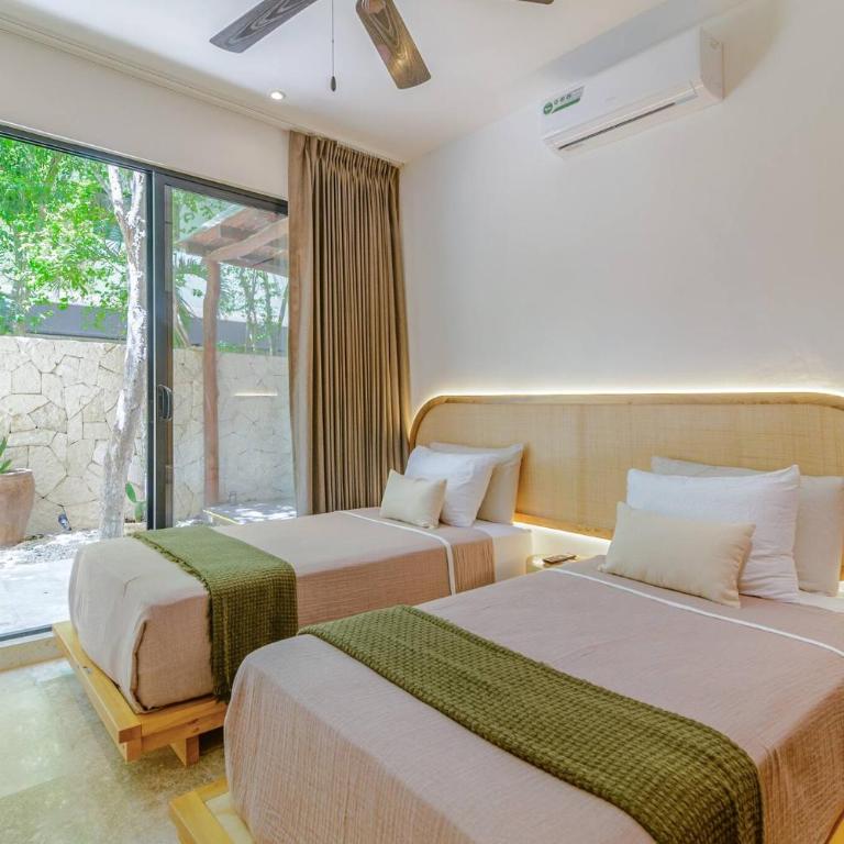 Tropical retreat: Scooters, Hot Tub, Pool, Projector - Apartment - 31