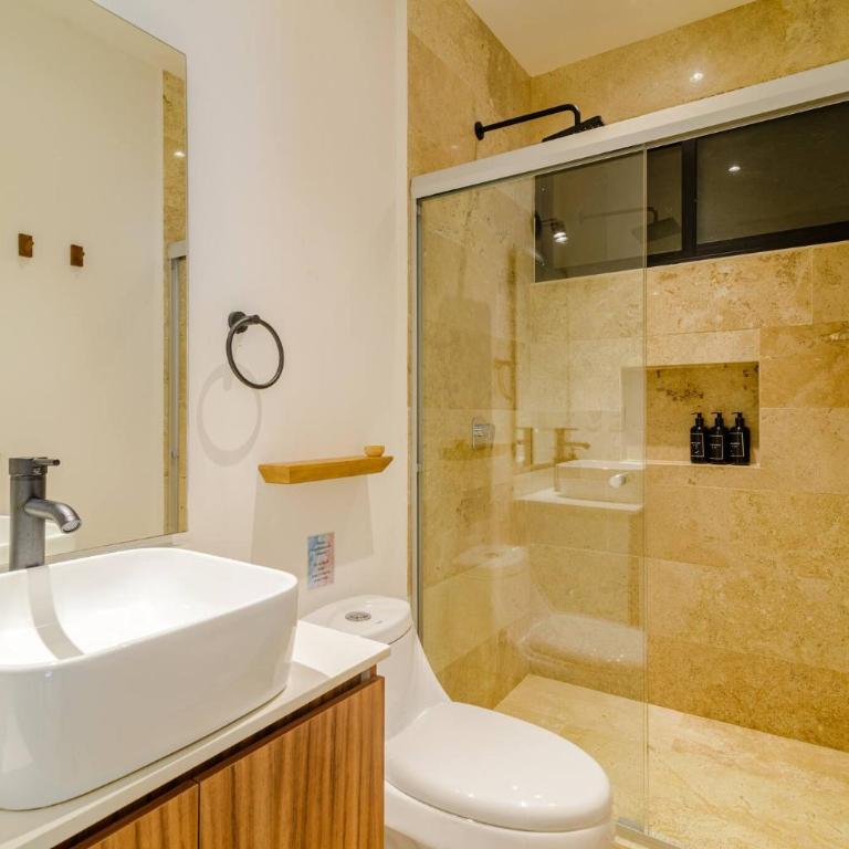 Tropical retreat: Scooters, Hot Tub, Pool, Projector - Apartment - 34