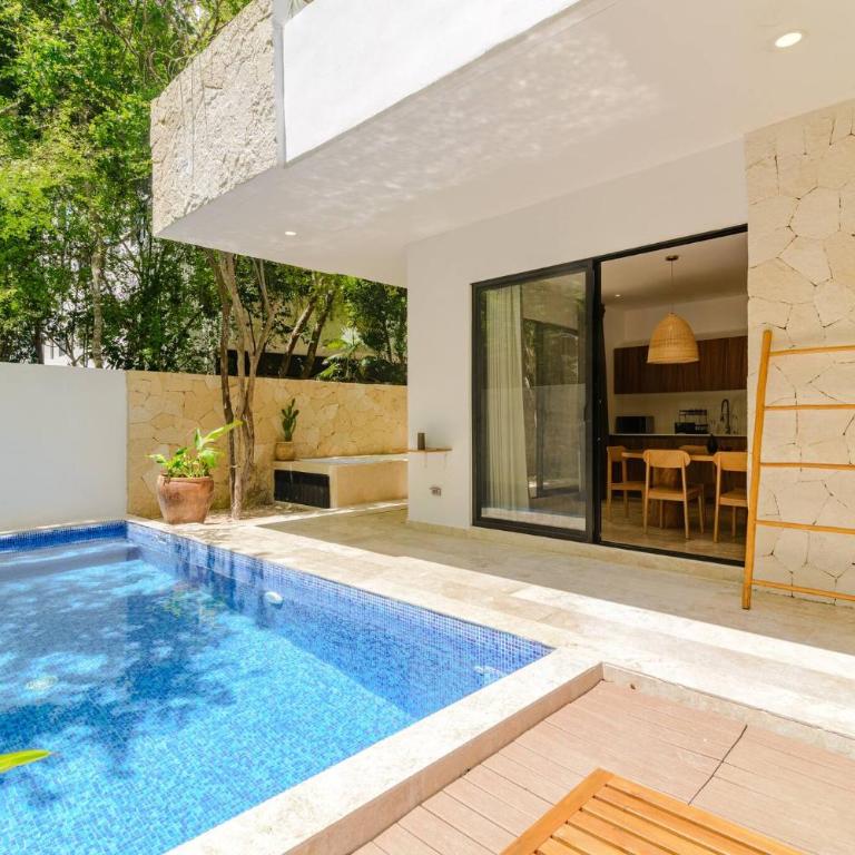 Tropical retreat: Scooters, Hot Tub, Pool, Projector - Apartment - 35