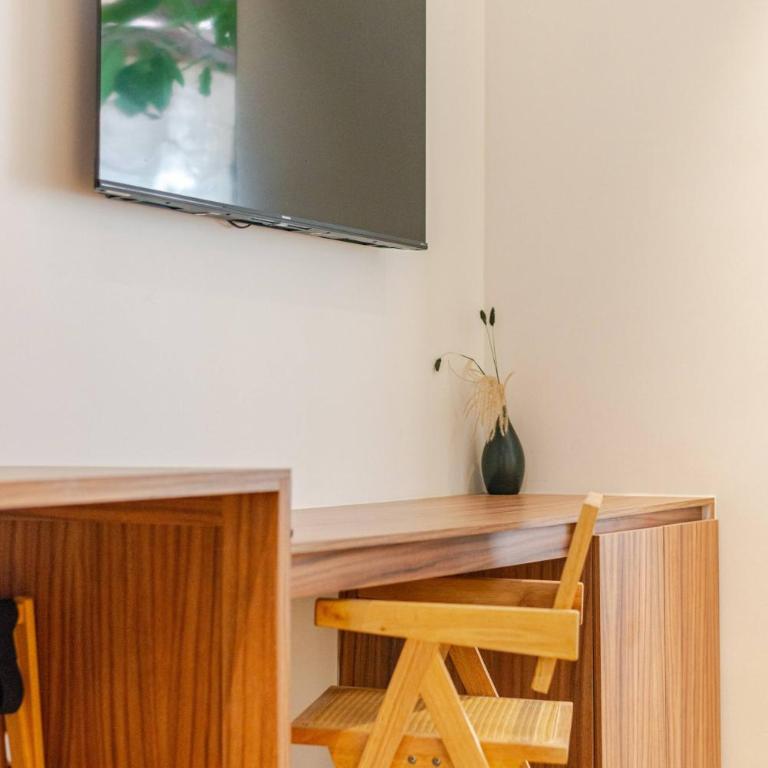 Tropical retreat: Scooters, Hot Tub, Pool, Projector - Apartment - 39