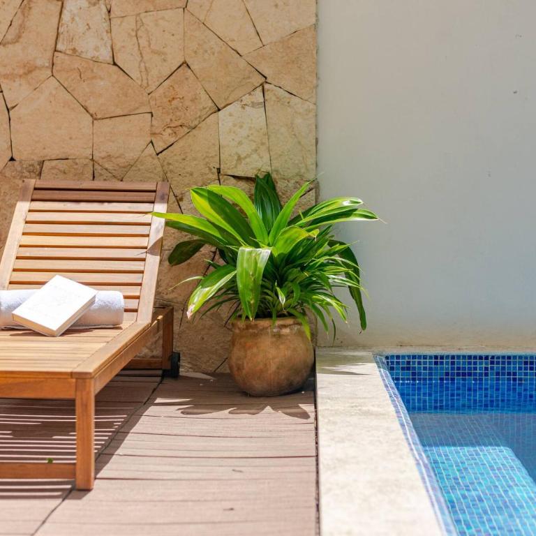 Tropical retreat: Scooters, Hot Tub, Pool, Projector - Apartment - 40