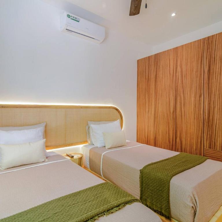 Tropical retreat: Scooters, Hot Tub, Pool, Projector - Apartment - 41