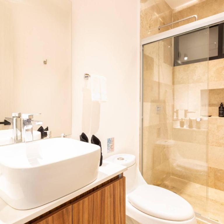 Tropical retreat: Scooters, Hot Tub, Pool, Projector - Apartment - 42