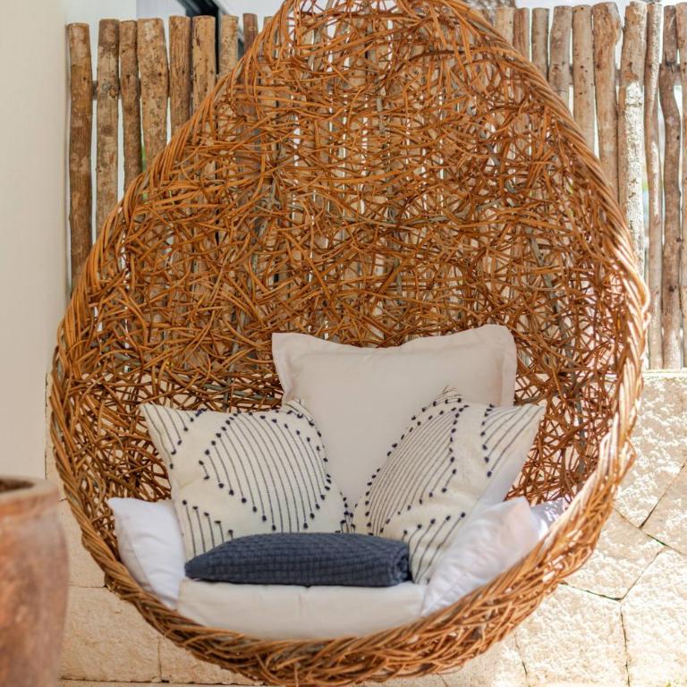 Tropical retreat: Scooters, Hot Tub, Pool, Projector - Apartment - 44