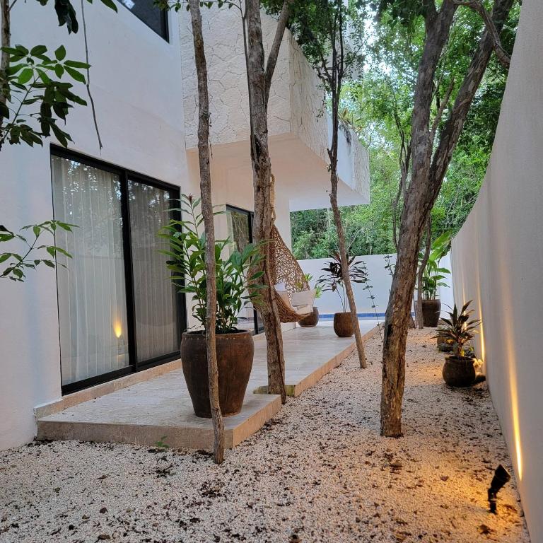 Tropical retreat: Scooters, Hot Tub, Pool, Projector - Apartment - 45