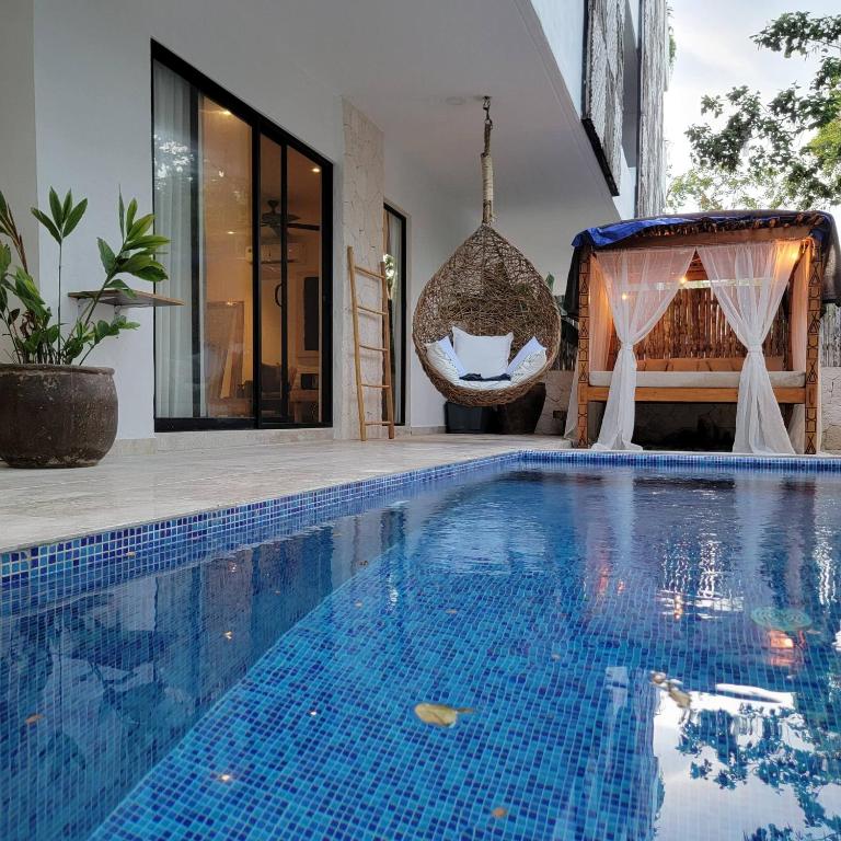 Tropical retreat: Scooters, Hot Tub, Pool, Projector - Apartment - 47
