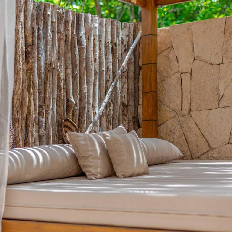 Tropical retreat: Scooters, Hot Tub, Pool, Projector - Apartment - 51
