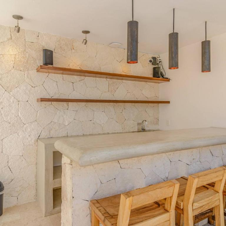 Tropical retreat: Scooters, Hot Tub, Pool, Projector - Apartment - 55