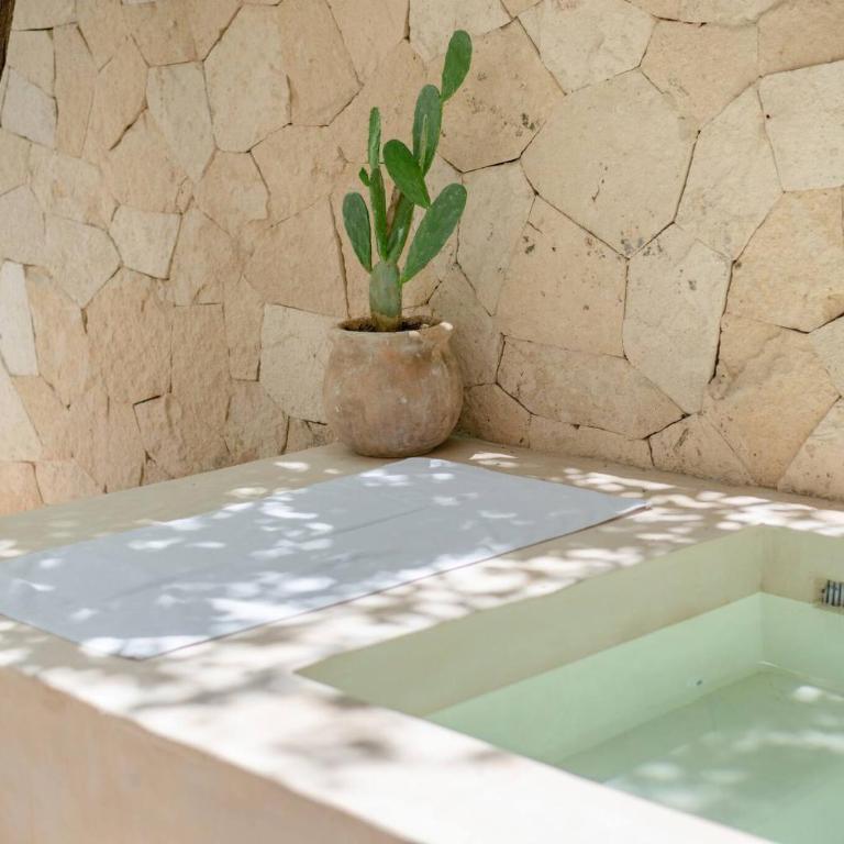 Tropical retreat: Scooters, Hot Tub, Pool, Projector - Apartment - 64