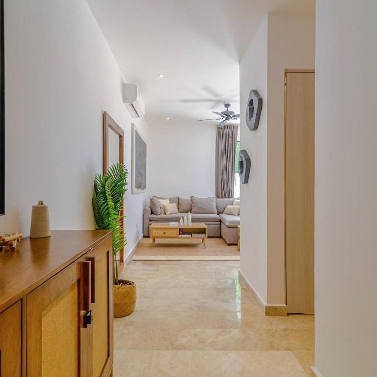 Tropical retreat: Scooters, Hot Tub, Pool, Projector - Apartment - 72