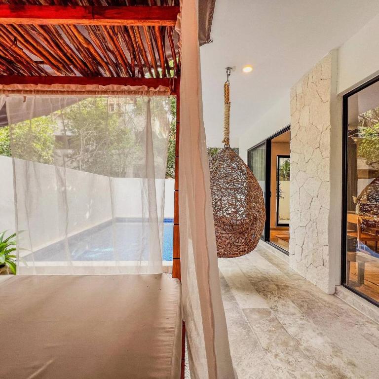 Tropical retreat: Scooters, Hot Tub, Pool, Projector - Apartment - 76