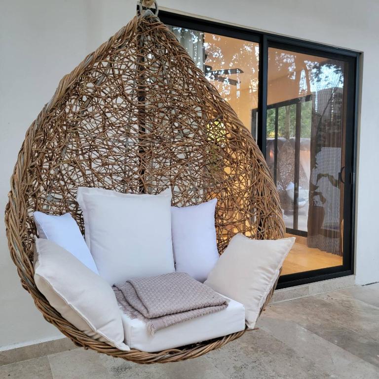 Tropical retreat: Scooters, Hot Tub, Pool, Projector - Apartment - 78