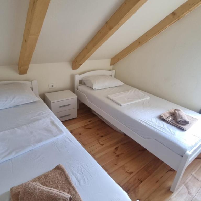 Mountain Majesty - Two-Bedroom House - 23