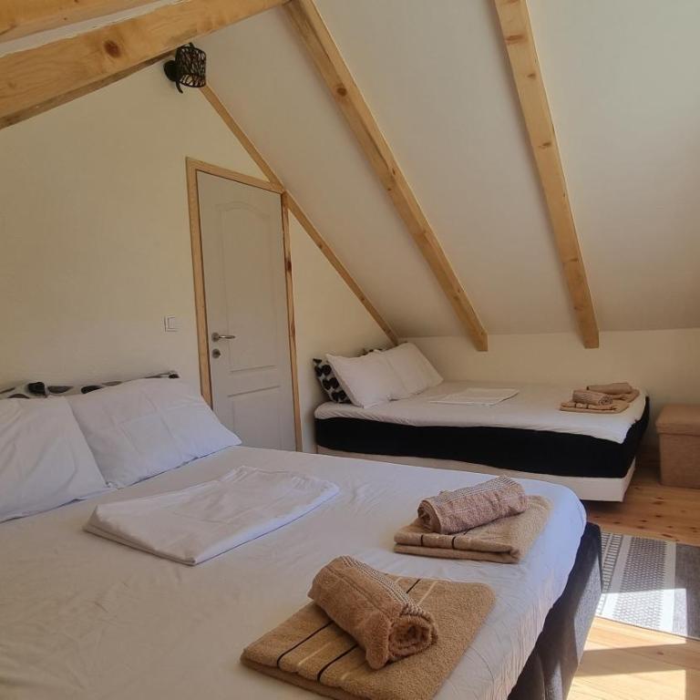 Mountain Majesty - Two-Bedroom House - 24
