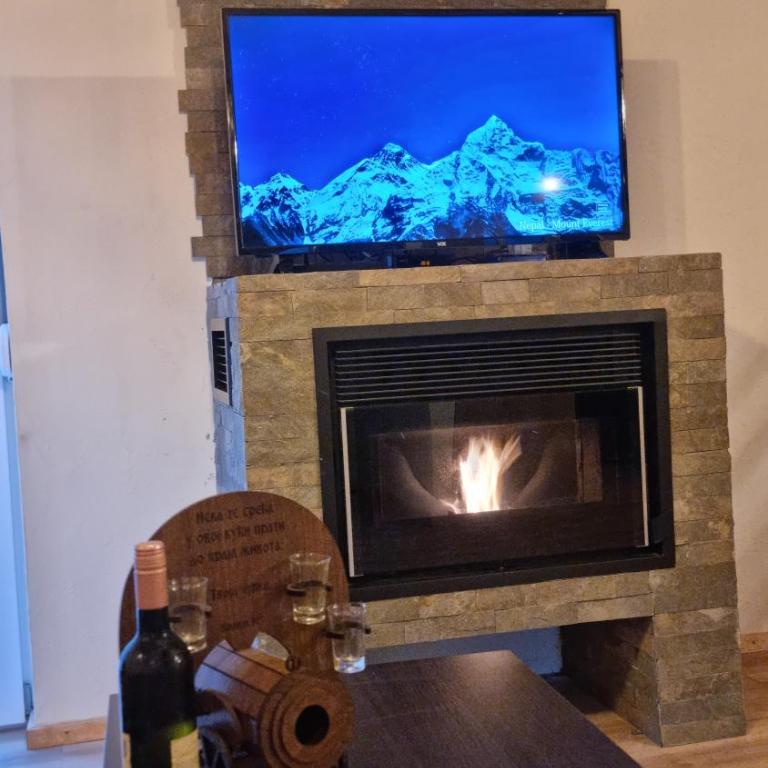 Mountain Majesty - Two-Bedroom House - 18