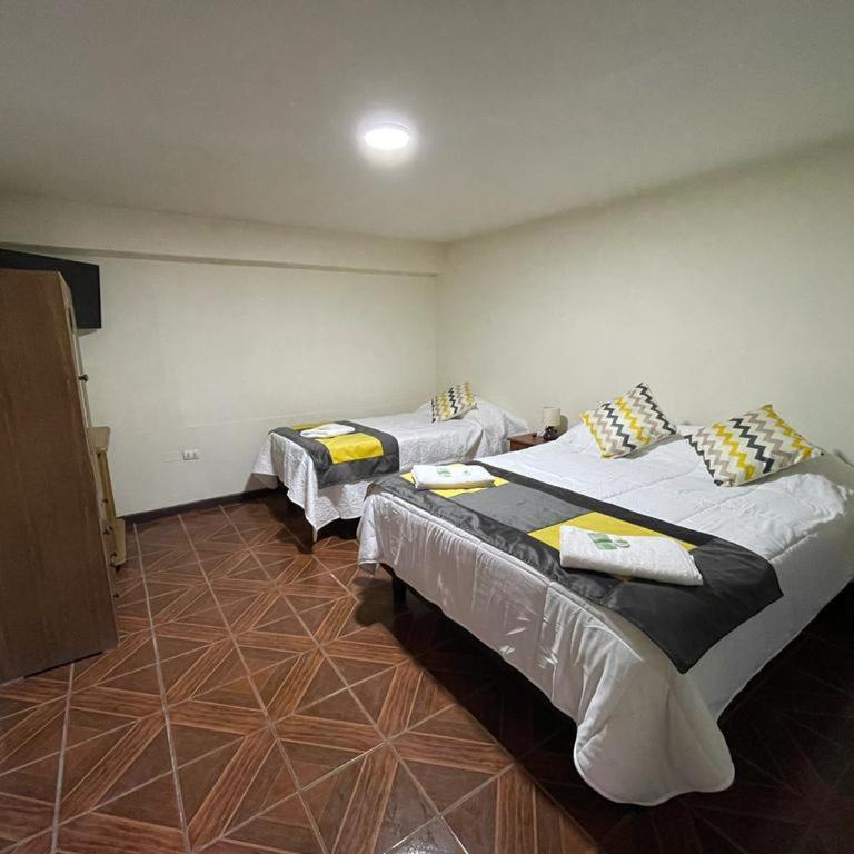 Hostal CECIL + - Habitación Familiar con baño privado - 2